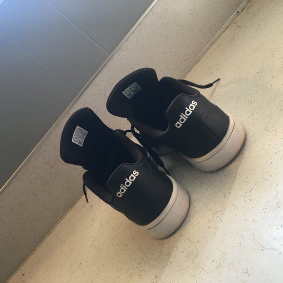 (COMBO) Mens Adidas Shoes, and matching crewneck - 8.5 - Picture 2 of 9